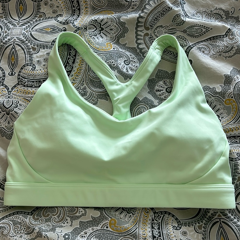 Athleta Ultimate sports bra size medium A-C cup